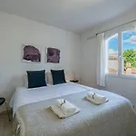 Family With Pool, 5 Min Walk To *